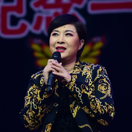 方雪雯回来了,一段《人去楼空》唱者动情,听者落泪