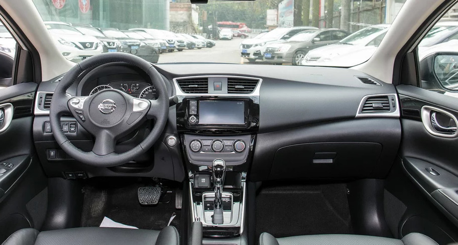 19日产轩逸,油耗5.2l,外观时尚,内饰豪华