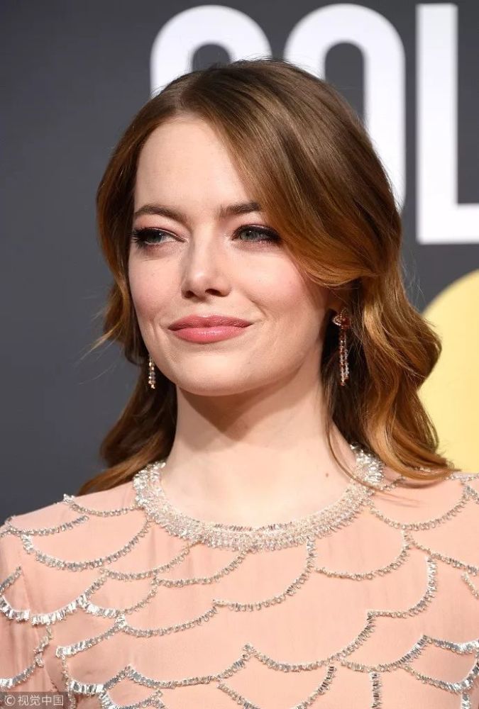 2019金球奖Gaga穿成了灰姑娘 安妮海瑟薇的豹