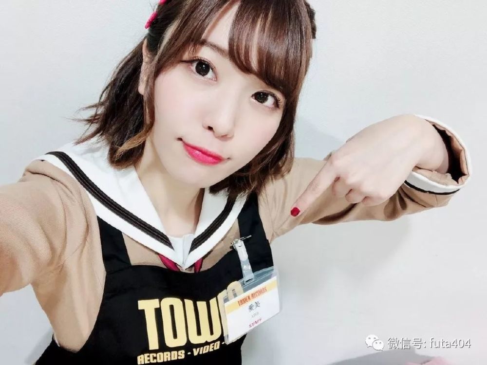 给我东山奈央一个凳子 Jpg