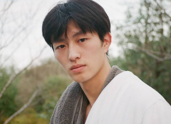 网友偶遇春夏金大川亲嘴恋情曝光,姐弟恋主角从刘昊然变金大川?