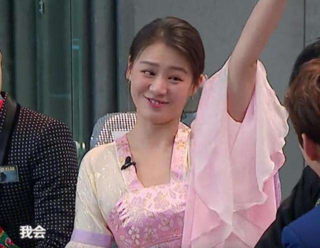 白宇实力演绎"吞灯",嘴巴尺寸引热议!网友:和马思纯有一拼!