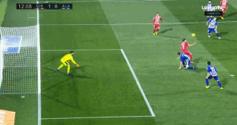 西甲老将上演伊布式倒钩破门 射手王之争他PK