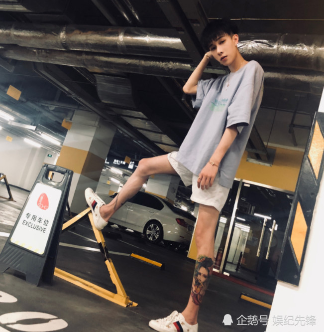 成熟后的王乐乐颜值开挂,更新照片堪称长腿欧巴,杨清柠:真帅!