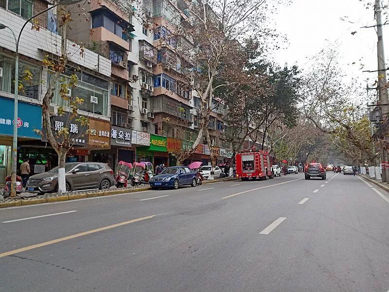 昨天上午南充延安路一面馆发生火灾!