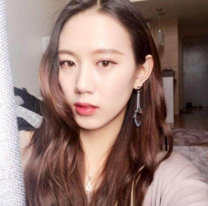 女星杨艺媛哭诉被锁房间,内有20名男子对她拍照,网友怒了