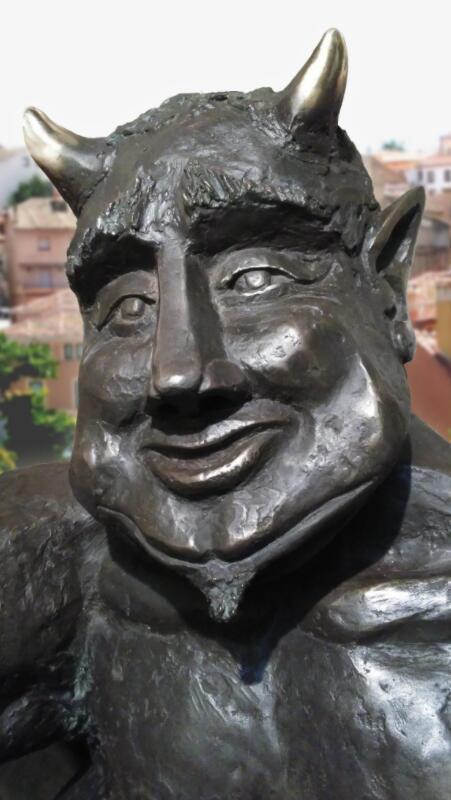 【环球网报道 实习记者 崔天也】西班牙塞哥维亚市一座撒旦的雕像近日