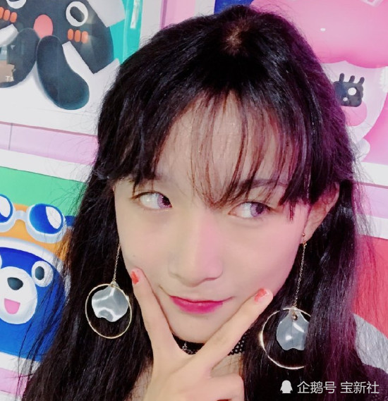 女装大佬艾比为何留刘海?看到他的那张图片后,网友:有心里阴影