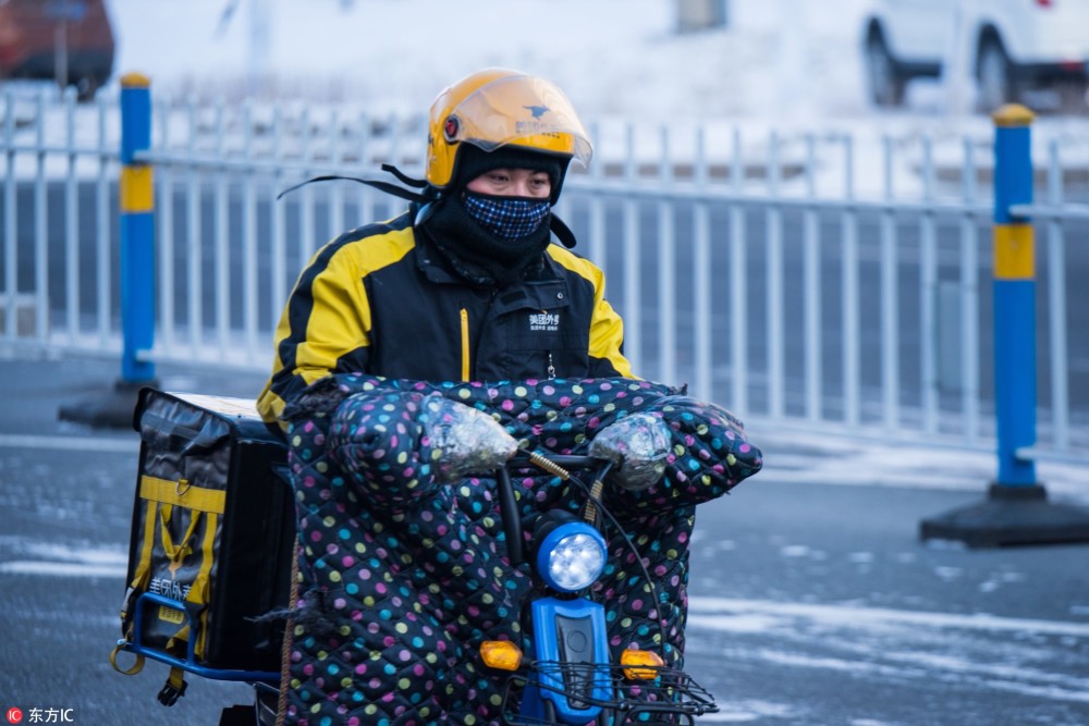 羡慕外卖员高薪?极端天气仍在奔波,种种心酸你可知?