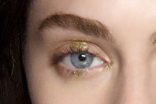 金色眼妆"点到为止"
