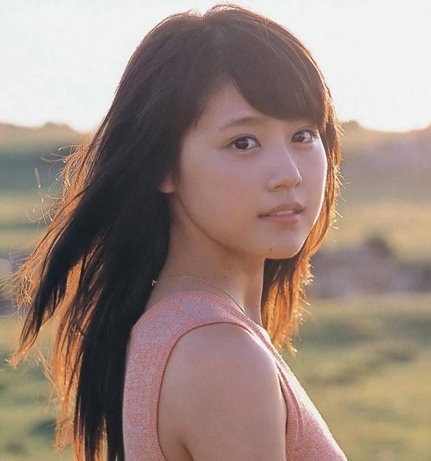 垫底辣妹有村架纯清纯空灵,治愈系美女