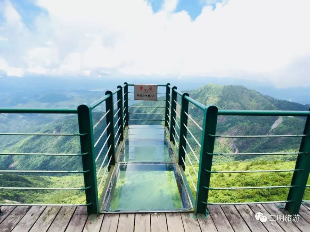 建寧金鐃山懸空玻璃棧道