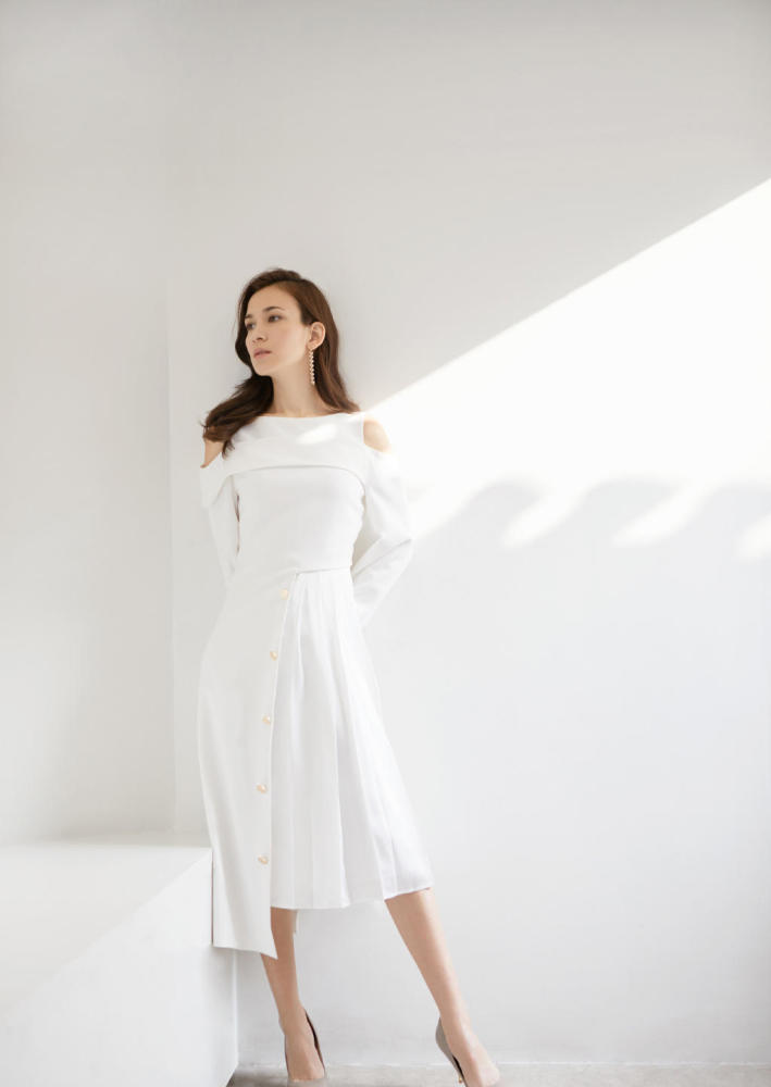 卢靖姗只不过换条裙子,整个人看起来年轻10岁,更像大学生了