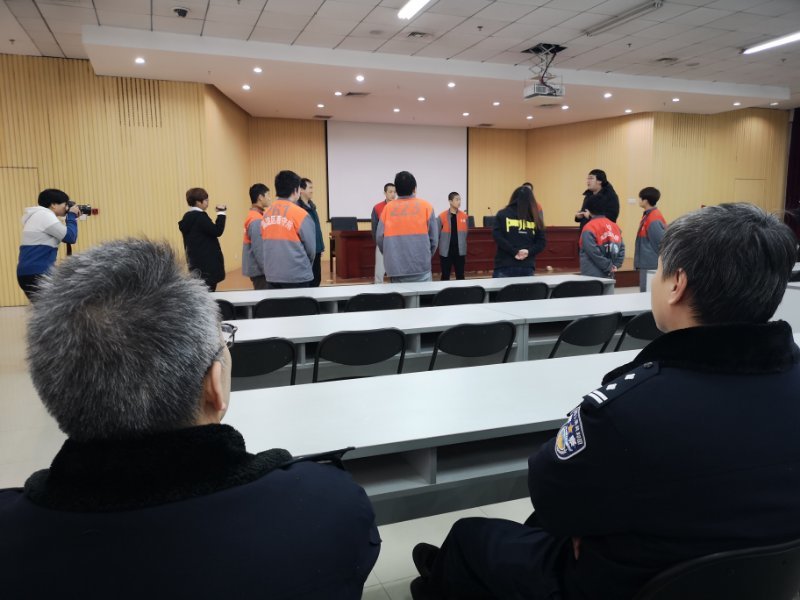 彩纸寄思念,海淀警方为在押未成年人送温暖
