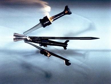 弹托与穿甲弹杆体分离