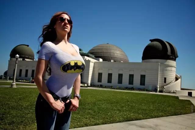 胸围让她被称为乳神她的身材简直无可挑剔现在是德国的一位内衣模特