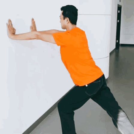 推墙体操的功效 gaozhiliang 1,这一推墙的动作,对肌腱,膝盖内窝