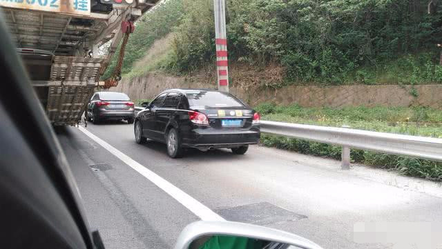 高速应急车道在什么情况下才可以停车?车内乘