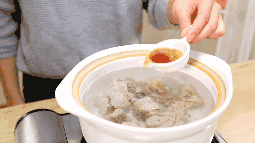 排骨|为什么排骨焯水后变得又腥又柴？看完才知道，原来用错了水