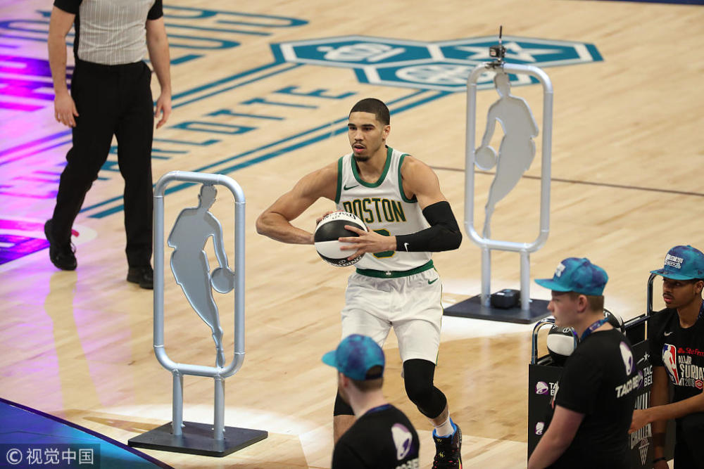 组图全明星技巧挑战赛塔图姆夺冠捧杯庆祝