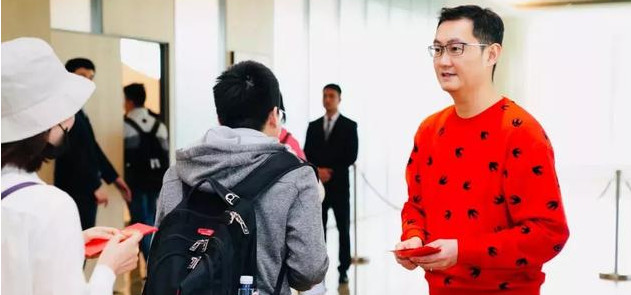 马化腾、雷军、给公司员工发红包了,网友:第一