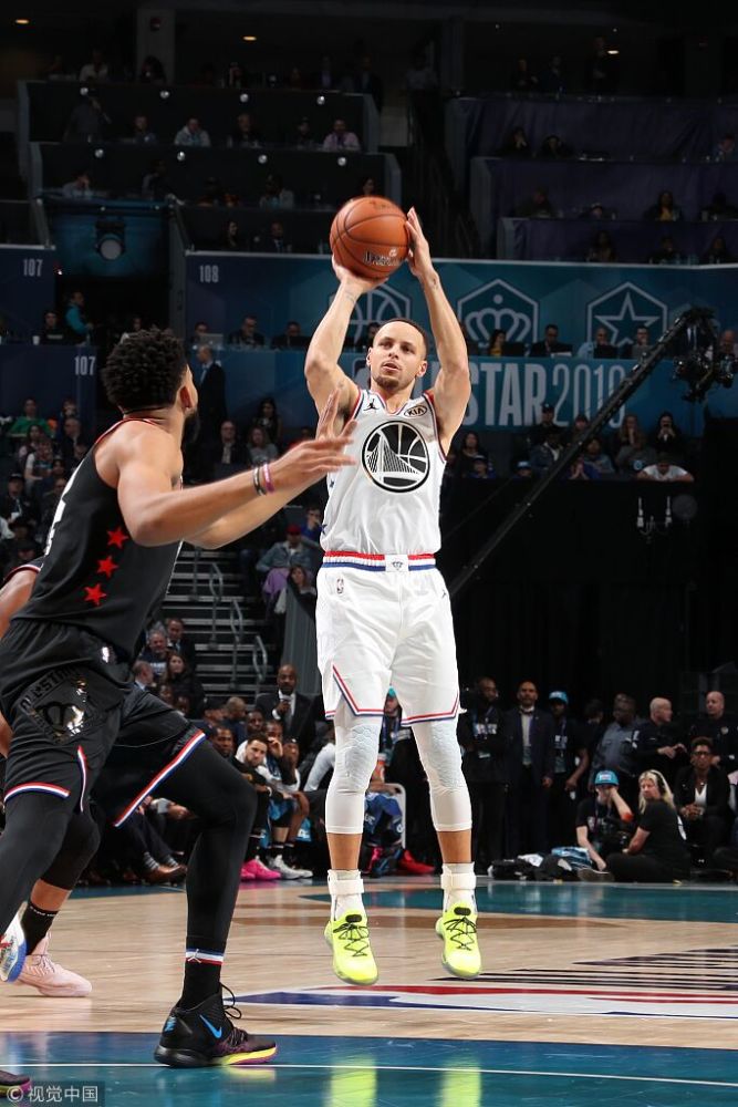 全明星有毒库里6次参赛玩砸4次压哨背扣终于圆梦