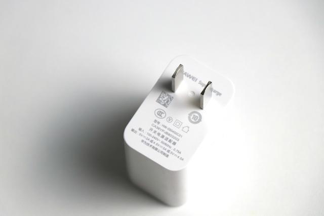 荣耀V20深度评测:麒麟980+TOF镜头 盲孔设计