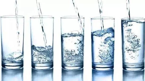 喝水太多与喝水太少,都对身体造成损伤,那么到