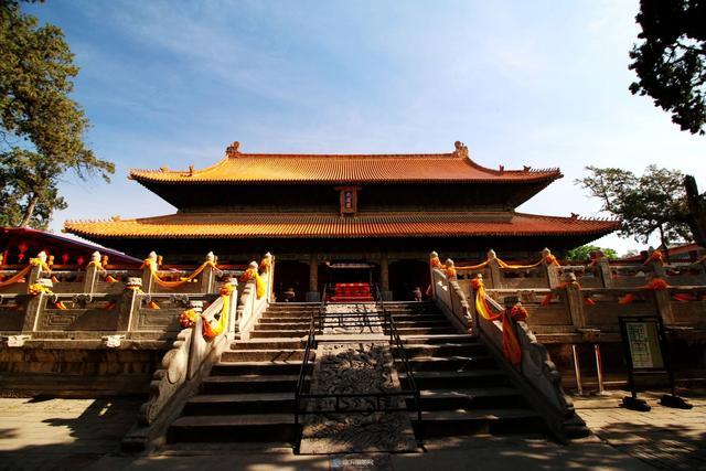 大成殿在唐代称"文宣王殿".