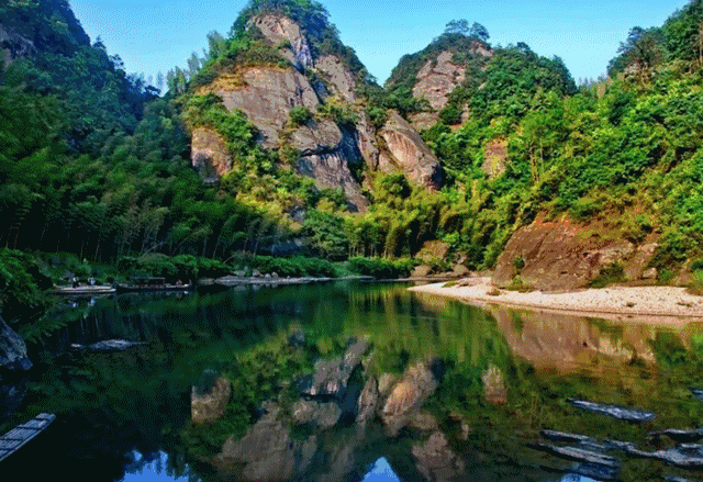 大美桂林致山川之广大尽丹霞之精微处处是美而美不胜收景景皆美而