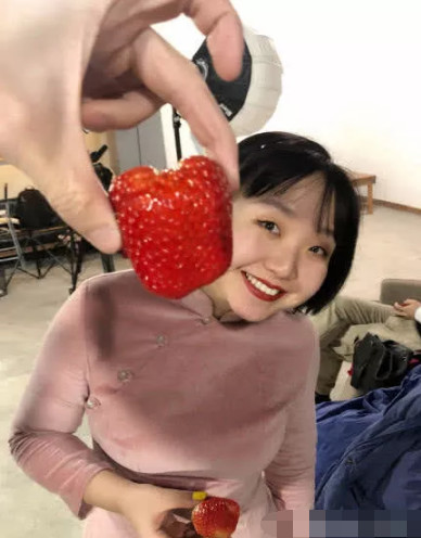 辣目洋子"瘦身"成功,"草莓脸"掀起新高潮,网友:可爱到不行