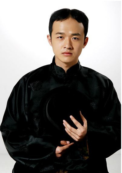 一直以为包贝尔是光头,看到他的寸头照后,网友:这颜值可以!