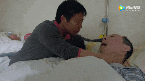 阿尔茨海默病|老伴被老年痴呆症折磨16年，她决定……