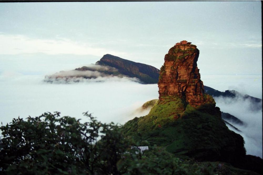 與山西五臺山,浙江普陀山,四川峨眉山,安徽九華山齊名,是中國五大佛教