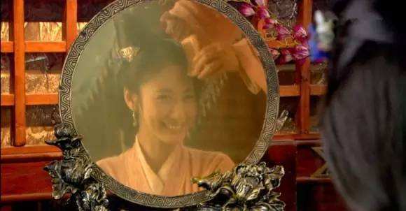 上海博物馆有一面古代铜镜,精美至极,可是如何铸造却至今成谜