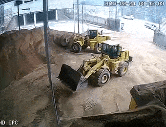 女员工被铲进搅拌机……致命盲区!视频惊心动魄!