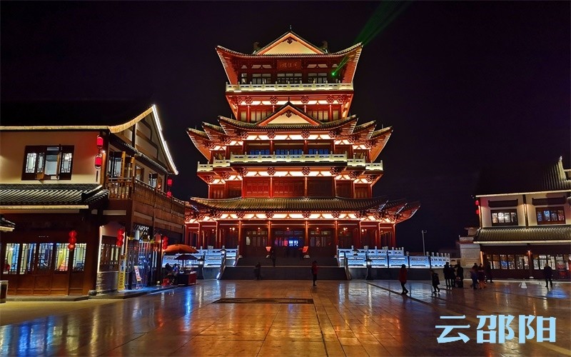 邵阳夜幕中的武冈同保楼霓虹闪烁