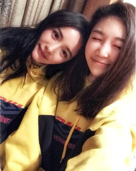 杨幂晒与圈外姐妹合影,网友:甜得发齁