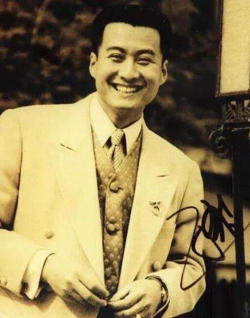 孙兴后来也到大陆拍过不少戏:和韩国女神崔智友演过《101次求婚》,在