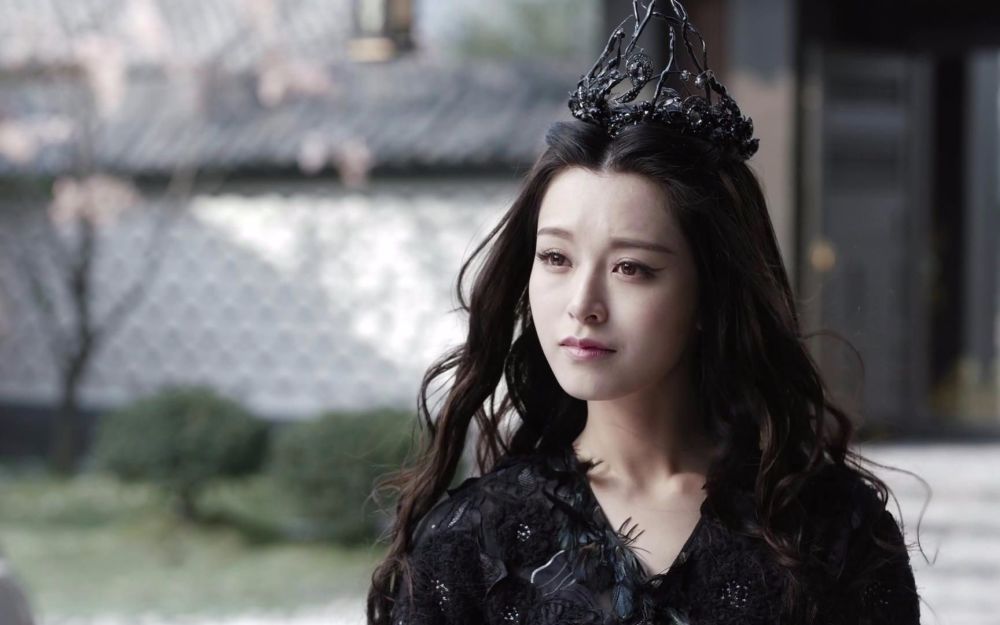 她与杨颖同期出道,美貌不相上下却明争暗斗10年,如今差距太大