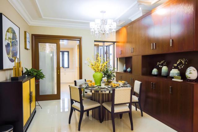 首先毛坯房比装修房便宜,对于经济能力有限的人群来说毛坯房确实能省