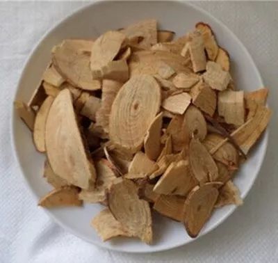 别名:黄松木节,油松节,松郎头; 性味归经:苦;性温肝;肾经 功能主治