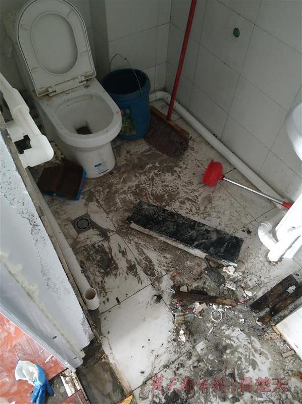 邻居装修水泥冲破墙把家淹了 腾讯网