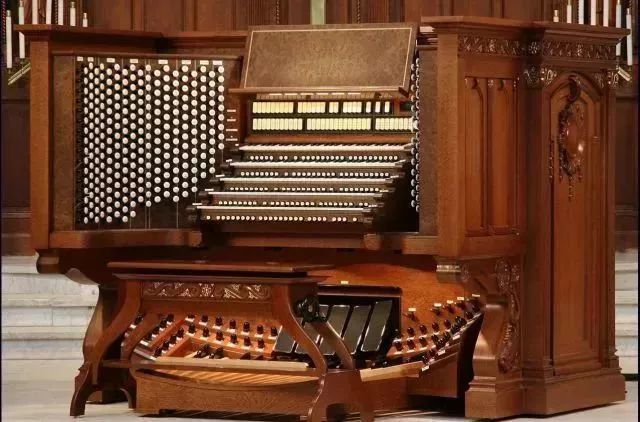 管风琴 pipe organ