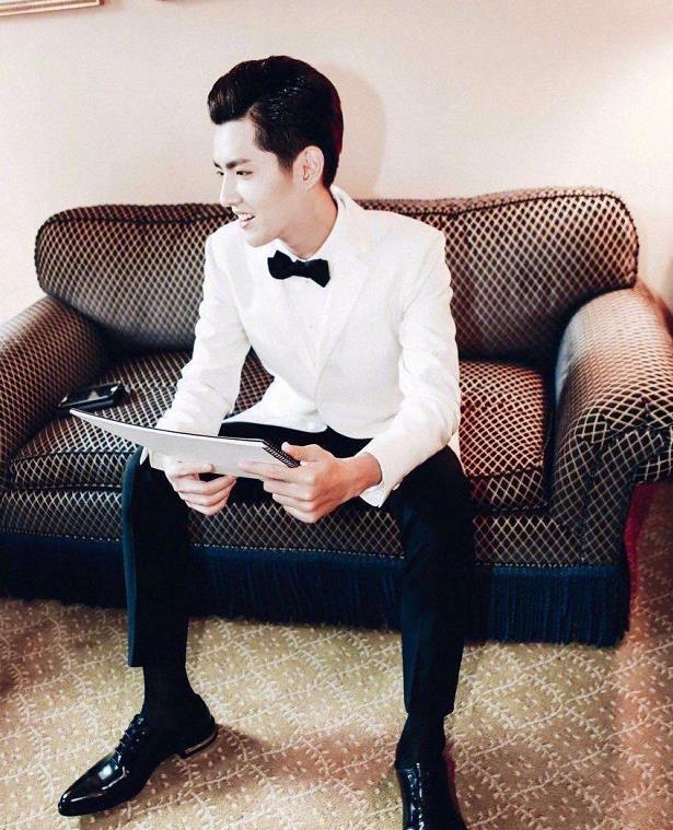 吴亦凡46码的脚,好像唐老鸭啊!粉丝:脚多大又没踩着你