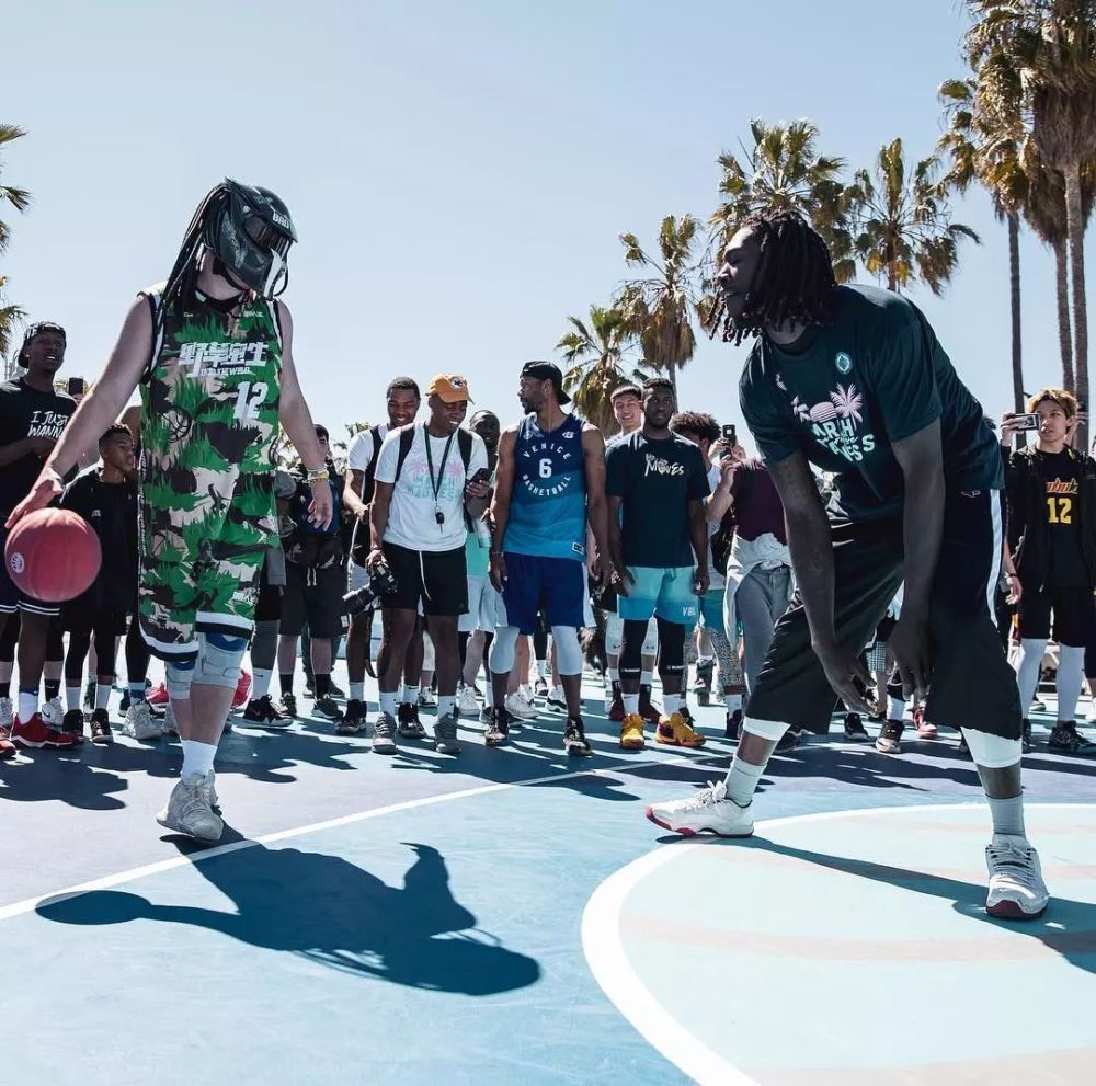 头盔哥vs哈雷尔