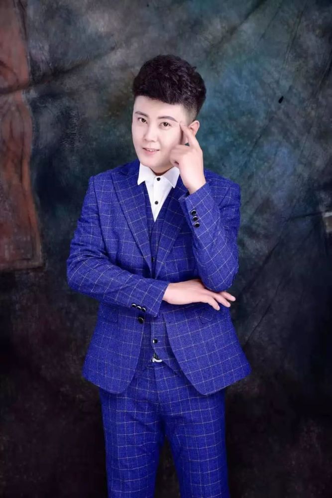 苏宇轩败于师傅道道 接受惩罚 当街被气球拍面粉 至此 奇秀第一届 "