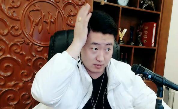 小洲自爆收入情况月入300万 神豪哦哥回归依旧占领榜首位置