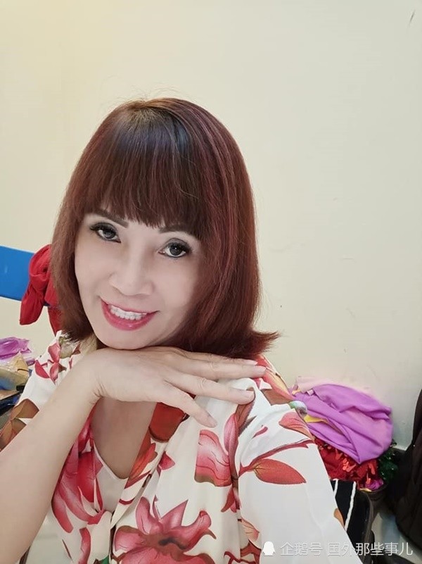 越南62岁大妈嫁给26岁小伙 通过直播吸引