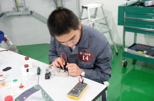 高级技工的工资已经高于许多大学生,为什么技工岗位却无人问津?